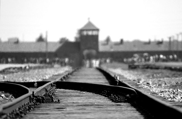 La voie ferrée menant au camp d'Auschwitz-Birkenau
