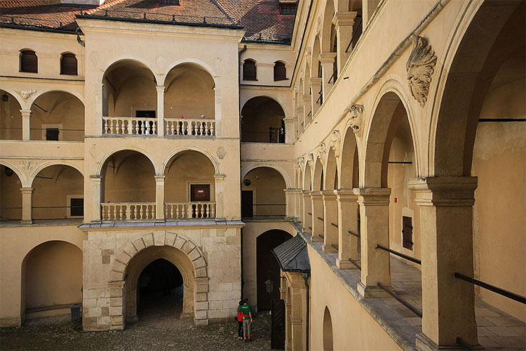 Chateau de Pieskowa Skala, cour intérieure