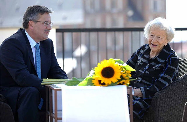 Wislawa Szymborska en compagnie de Bronislaw Komorowski